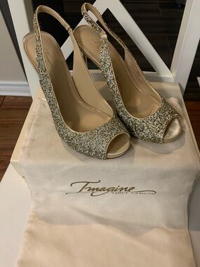 Vince Camuto Size 8 Gold Glitter Peep-Toe Slingback Heels